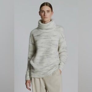 Everlane Cloud Oversized Alpaca Turtleneck in Light Heather Gray